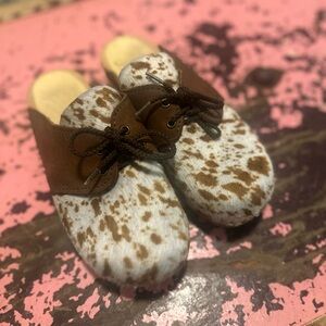 SVEN Cow Print Pony Hair Kids Clog Sz 1 (32)